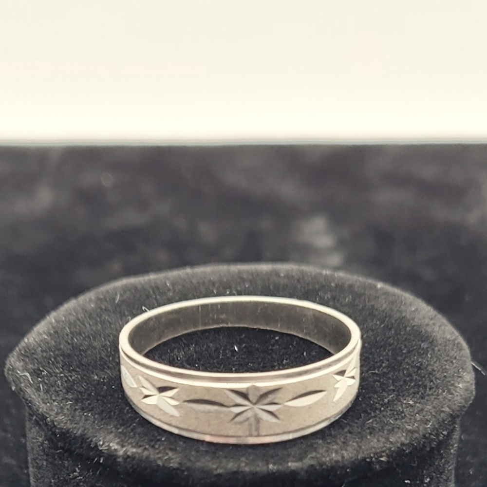 Silver Color Star Pattern Ring Size 6.5​​​